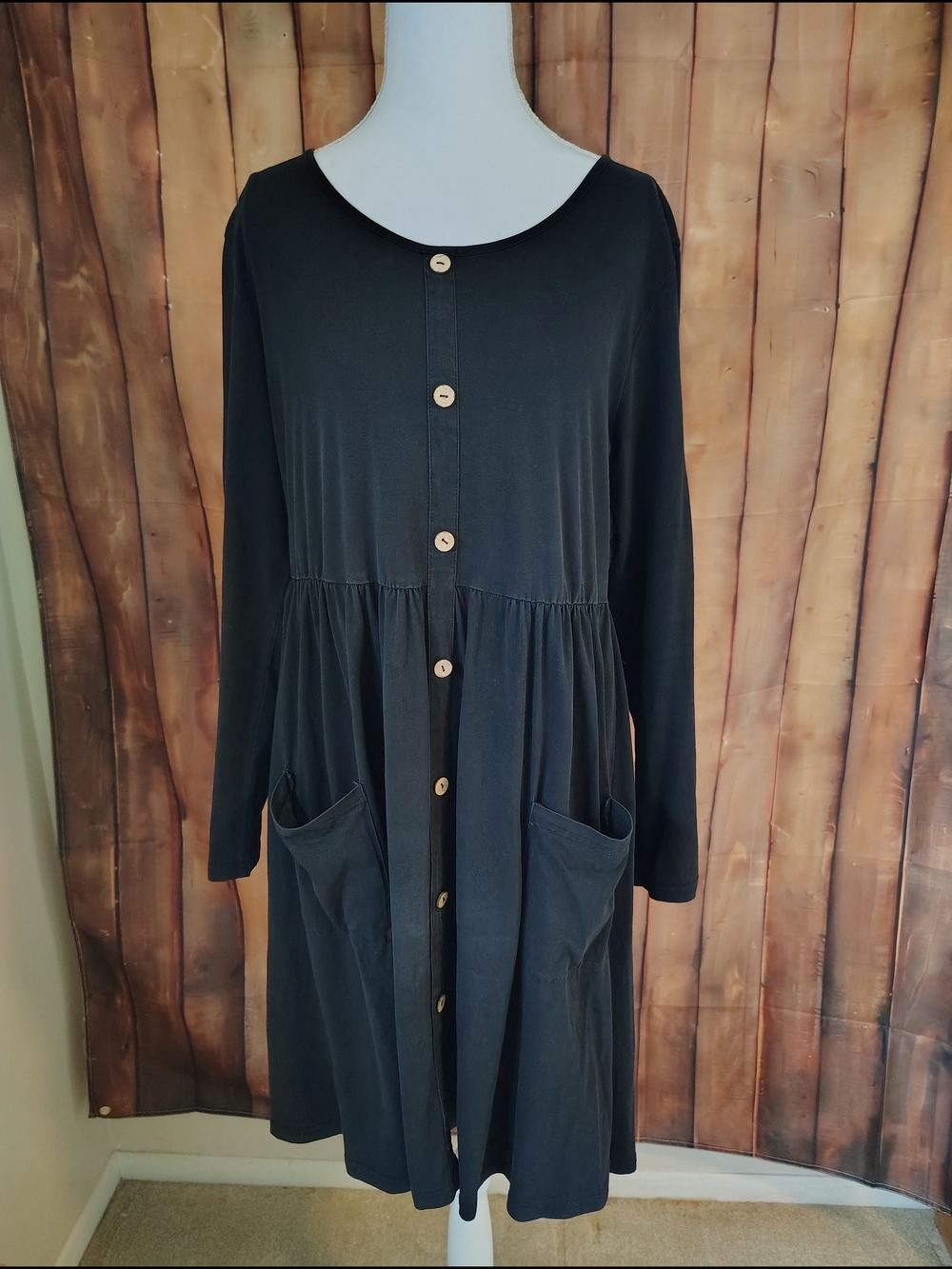 XL Slig Women's Black Long-Sleeve Faux Button-Front Midi Dress with Pockets